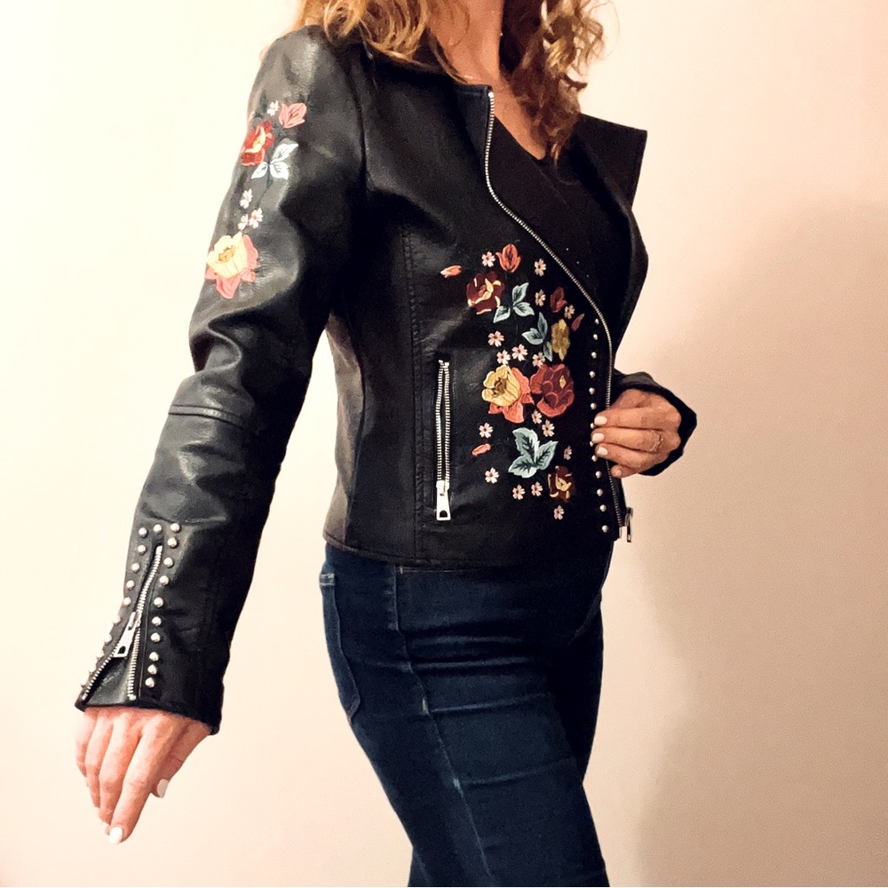 Holly Bracken Moto Faux Leather Jacket - black with floral embroidery - size M - Picture 1 of 9